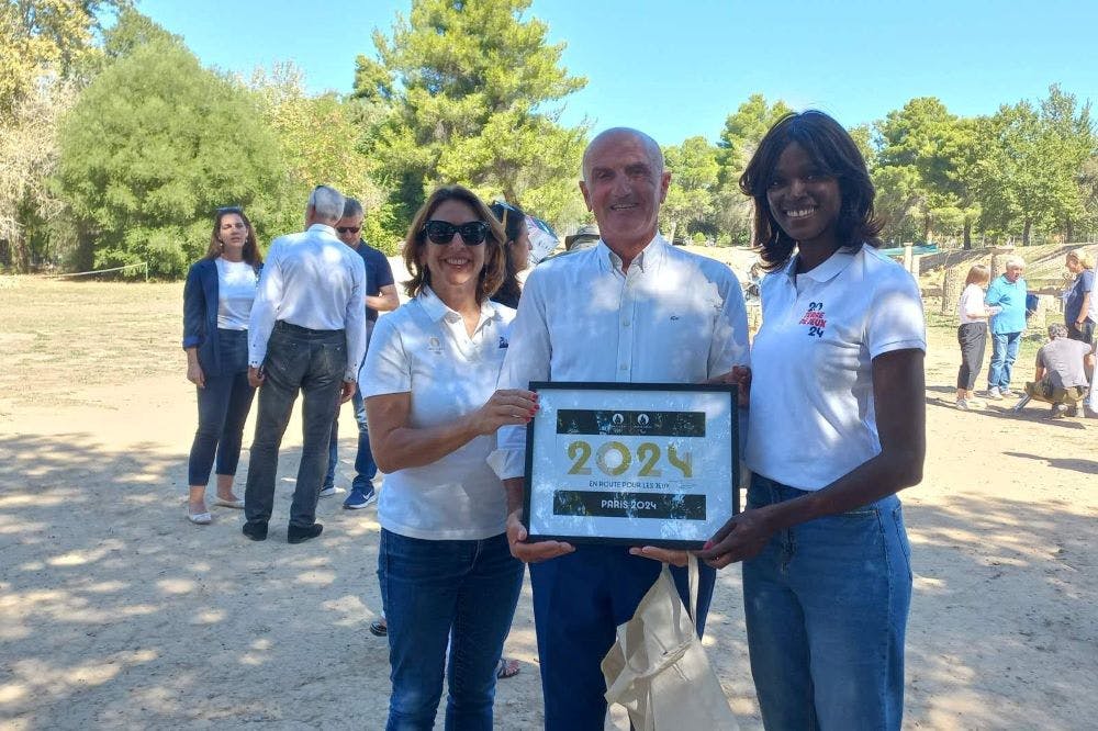 Χώμα από την Αρχαία Ολυμπία πήγε στο Παρίσι, ειδικό ντοκιμαντέρ ενόψει της Ολυμπιάδας (pics) runbeat.gr